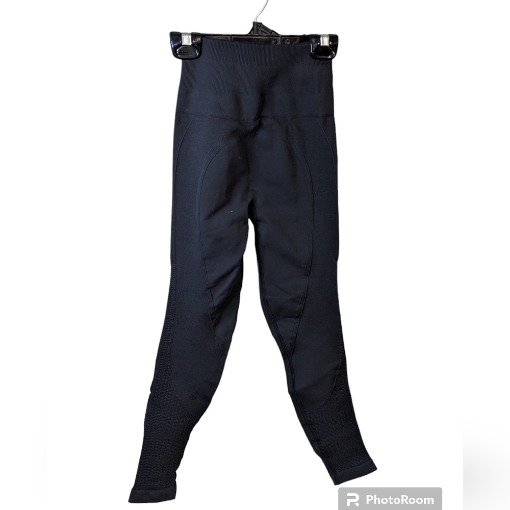 Lululemon Zone in Tight compression yoga pants in dark grey/black size 2